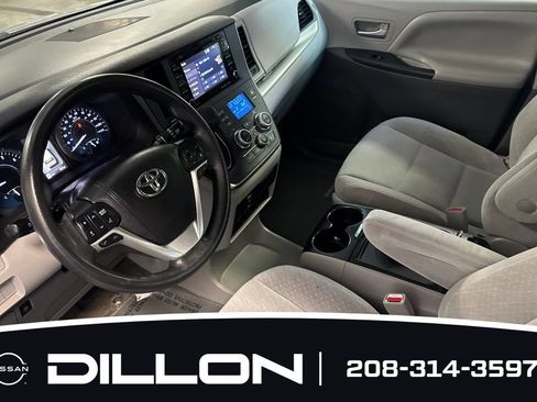Used 2018 Toyota Sienna LE FWD image 10