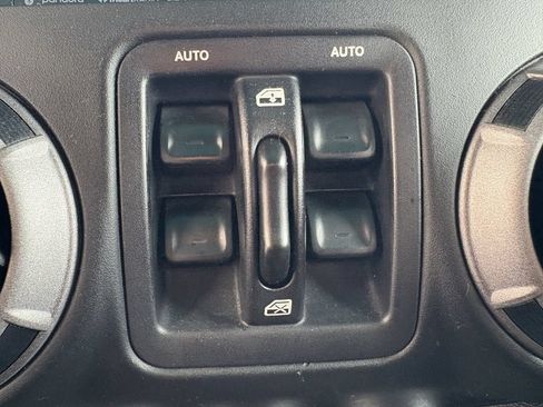 Used 2017 Jeep Wrangler Unlimited Sport w/ Quick Order Package 24S AWD/4WD image 12