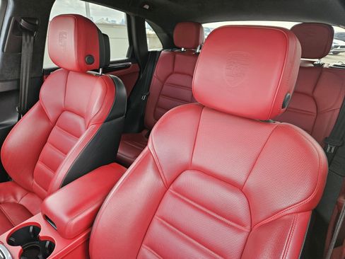 Used 2021 Porsche Macan Turbo image 6