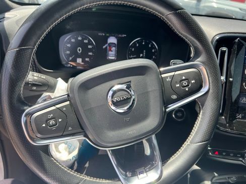 Used 2019 Volvo XC40 T5 R-Design AWD/4WD image 3