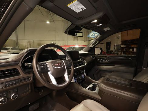 Certified 2023 GMC Yukon XL SLT image 9