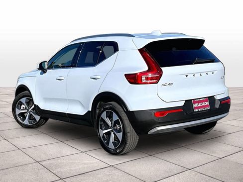 Used 2025 Volvo XC40 B5 Plus image 14