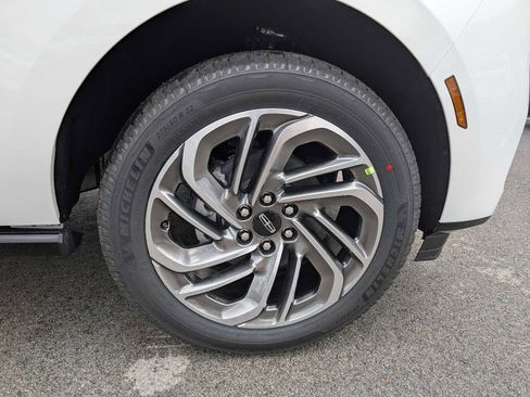 New 2026 Lincoln Navigator L Reserve AWD/4WD image 3