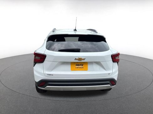 Used 2025 Chevrolet Trax LT image 12