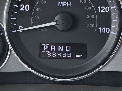 Used 2008 Jeep Commander Limited w/ Trailer Tow Group IV AWD/4WD image 32