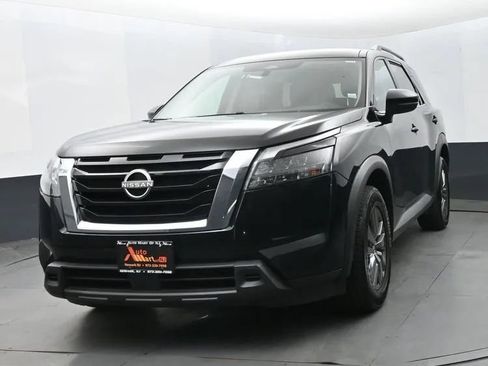 Used 2024 Nissan Pathfinder SV FWD image 1