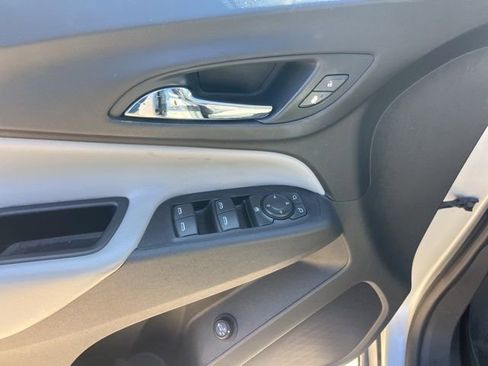 Used 2018 Chevrolet Equinox LT image 15