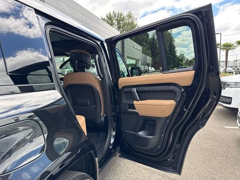 New 2026 Land Rover Defender 130 X-Dynamic SE AWD/4WD image 17
