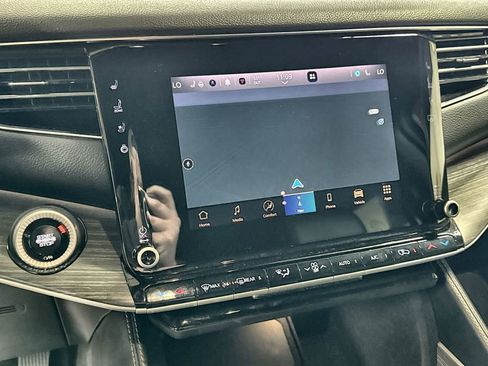 Used 2024 Jeep Wagoneer L Series II w/ Flexible Seating Group image 21