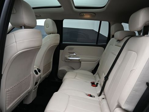 Used 2020 Mercedes-Benz GLB 250 4MATIC w/ Premium Package image 21