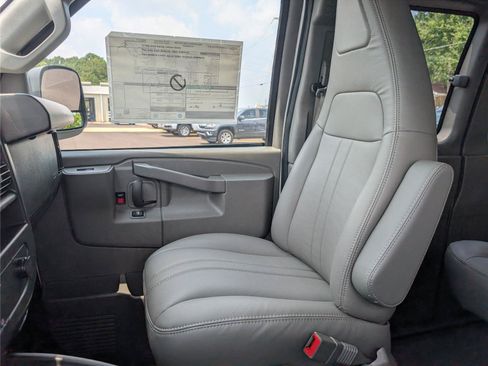 New 2026 Chevrolet Express 3500 LS w/ Chrome Appearance Package RWD image 27