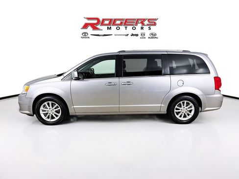 Used 2019 Dodge Grand Caravan SXT image 4