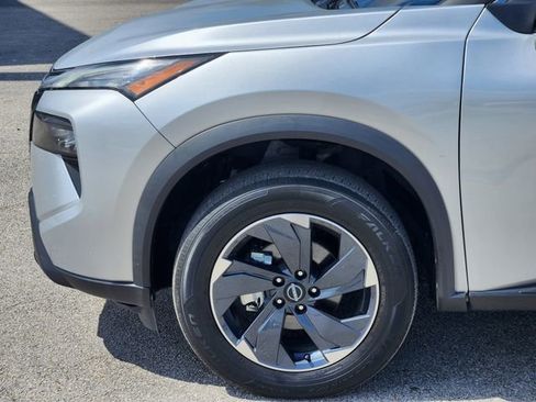 Used 2024 Nissan Rogue SV image 5