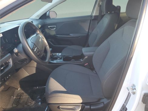 Used 2025 Kia K4 LXS image 19