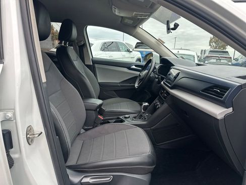 Certified 2022 Volkswagen Taos SE image 15