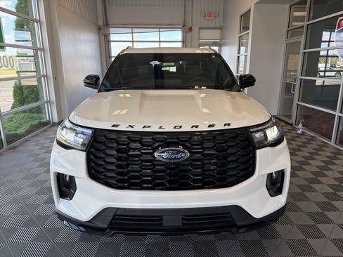 New 2026 Ford Explorer ST-Line w/ ST-Line Street Pack AWD/4WD image 2