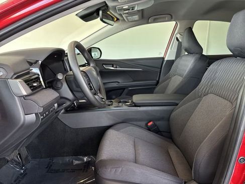 Used 2025 Toyota Camry LE w/ Convenience Package image 19