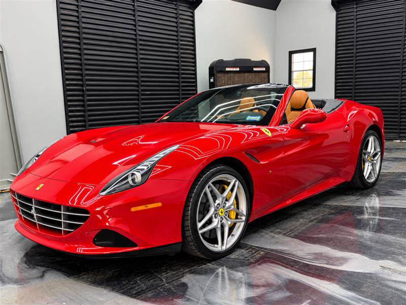 Used 2015 Ferrari California T RWD image 1
