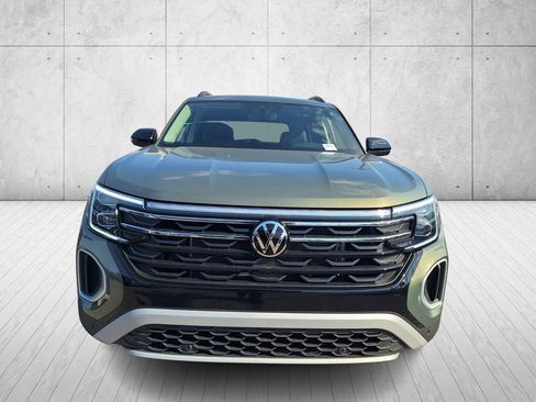 New 2026 Volkswagen Atlas Peak Edition image 8