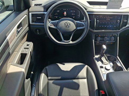 Certified 2022 Volkswagen Atlas Cross Sport SE w/ Panoramic Sunroof Package AWD/4WD image 11