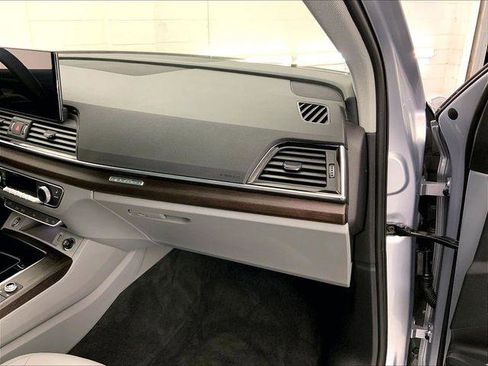 Certified 2022 Audi Q5 2.0T Premium w/ Convenience Package AWD/4WD image 21