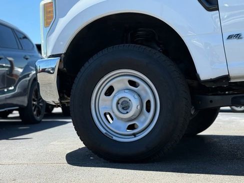 Used 2017 Ford F250 XL w/ FX4 Off-Road Package AWD/4WD image 37