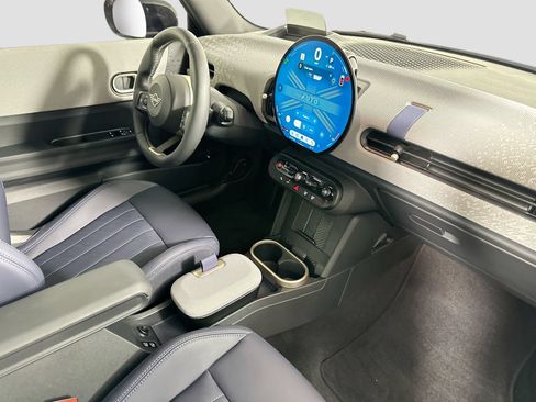 Certified 2025 MINI Cooper 2-Door Hardtop FWD image 31