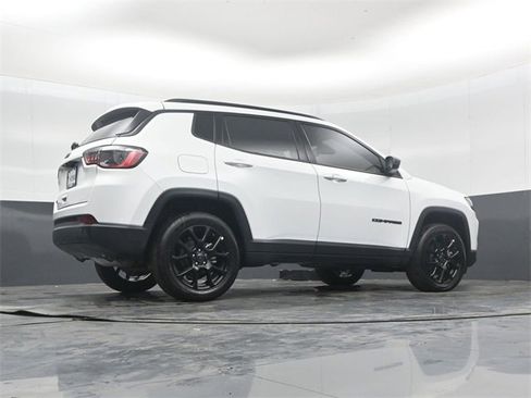 New 2026 Jeep Compass Latitude image 39