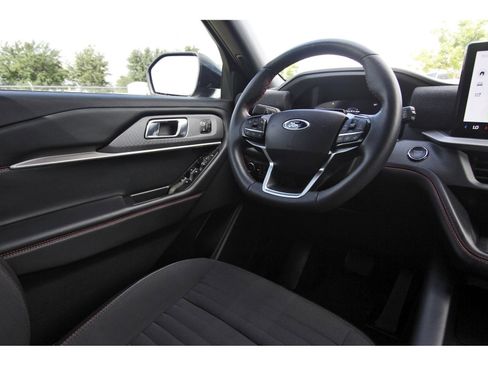 Used 2025 Ford Explorer ST-Line w/ Premium Package RWD image 11