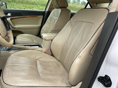 Used 2010 Lincoln MKZ image 14