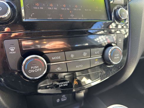 Used 2021 Nissan Rogue Sport SL w/ Premium Package image 20