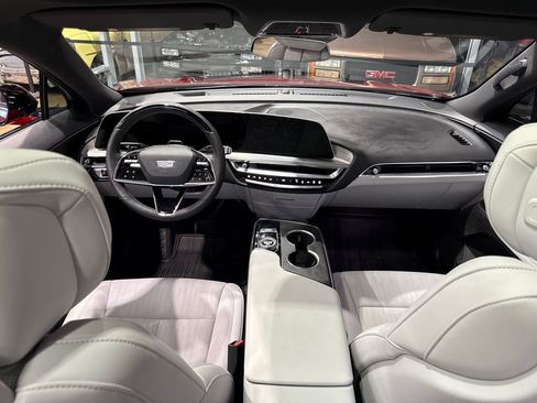 Used 2026 Cadillac Lyriq Sport RWD image 11