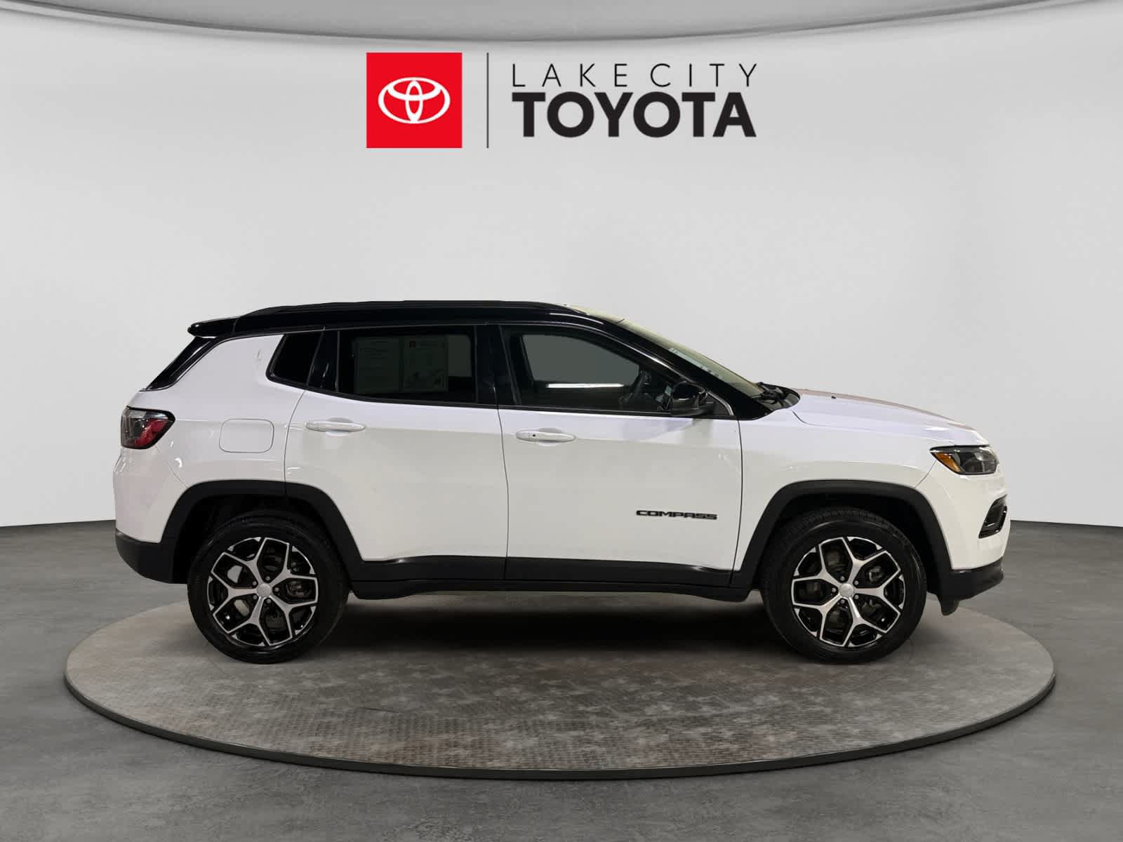 Used 2024 Jeep Compass Limited AWD/4WD image 11