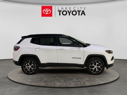 Used 2024 Jeep Compass Limited AWD/4WD image 11