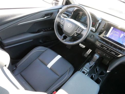 Certified 2025 Toyota Camry SE image 9