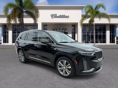Used 2023 Cadillac XT6 Premium Luxury w/ Technology Package image 2