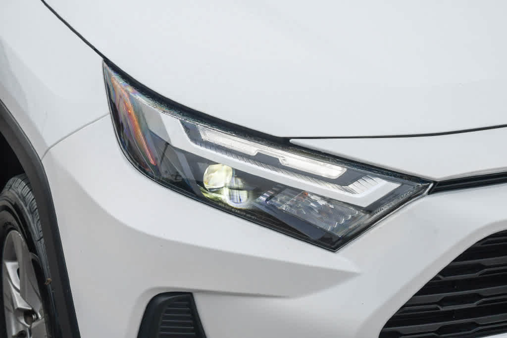 Used 2025 Toyota RAV4 XLE AWD/4WD image 4