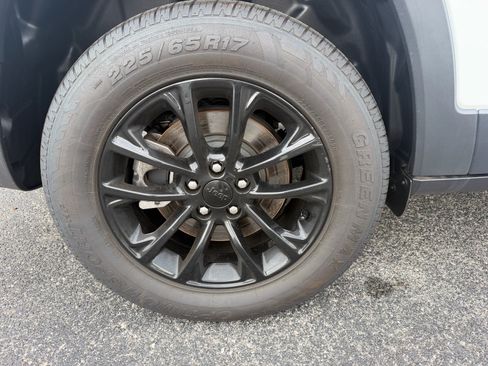 Used 2023 Jeep Cherokee Altitude Lux AWD/4WD image 15
