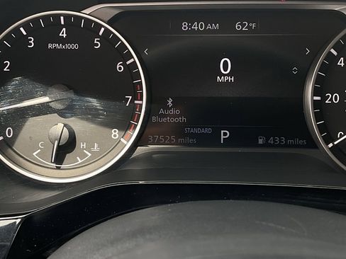Used 2025 Nissan Pathfinder SV FWD image 38