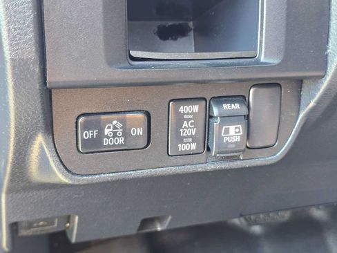 Used 2017 Toyota Tacoma TRD Off-Road w/ Tow Package (A/T) AWD/4WD image 24
