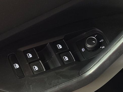 Used 2024 Volkswagen Jetta SE FWD image 27