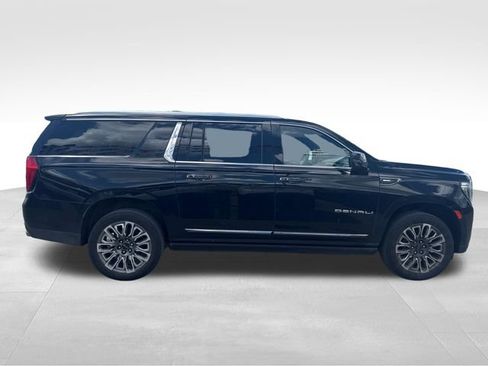 Used 2023 GMC Yukon XL Denali Ultimate w/ LPO, Floor Liner Package AWD/4WD image 4