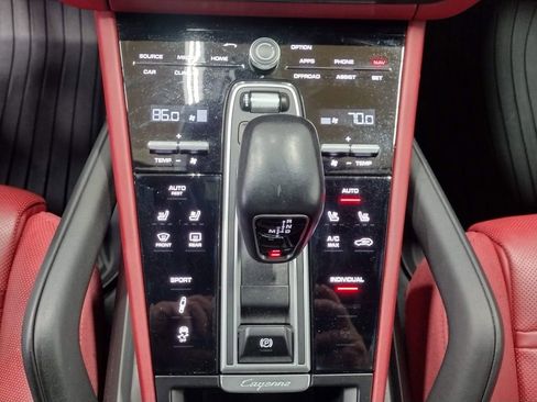 Used 2019 Porsche Cayenne S image 33