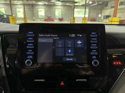 Used 2021 Toyota Camry LE FWD image 20