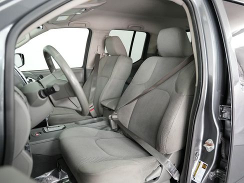 Used 2021 Nissan Frontier SV w/ Midnight Edition Floor Mats image 39