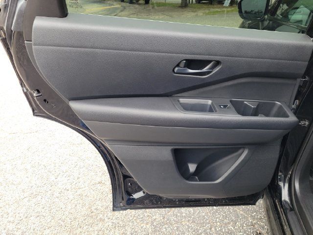 Used 2024 Nissan Pathfinder SV FWD image 14