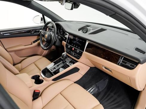 Certified 2026 Porsche Macan AWD/4WD image 24