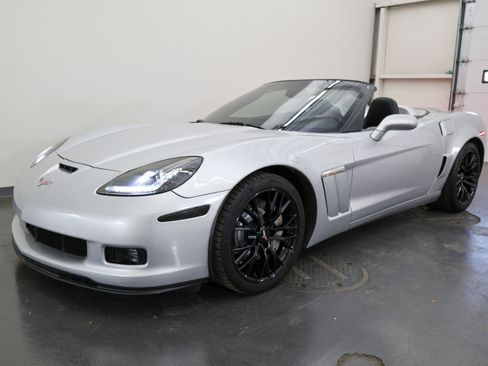 Used 2010 Chevrolet Corvette Grand Sport w/ Preferred Equipment Group RWD image 8