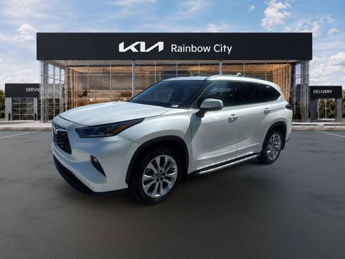 Used 2022 Toyota Highlander Limited FWD image 1