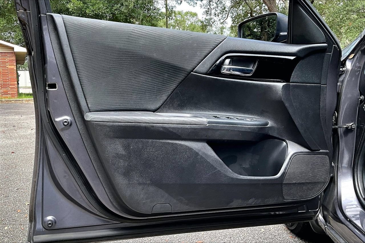 Used 2016 Honda Accord LX image 17